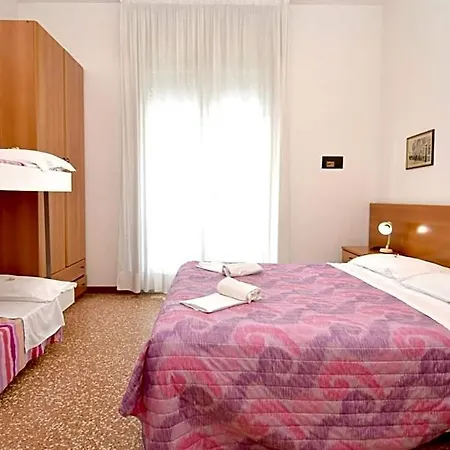 Edera Hotel 2*