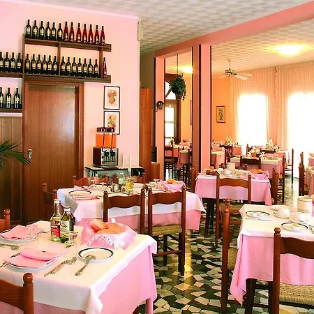 Edera Hotel 2*